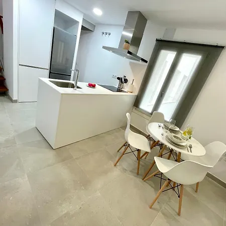 Gatu Amaya Duplex Nuevo, Prefente Mayores De 25 Anos Y Familias * Cadiz